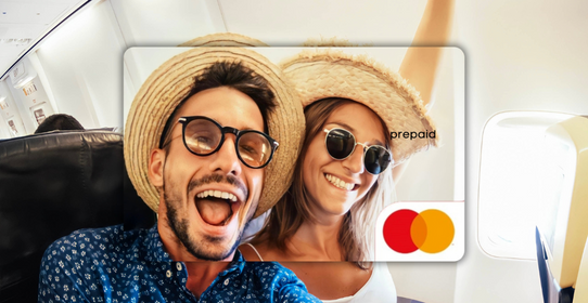 Couple wearing straw hats featured on a Mastercard Personalised Gift Card 